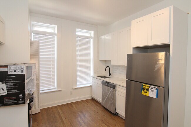 Building Photo - 1362 N Bosworth Ave