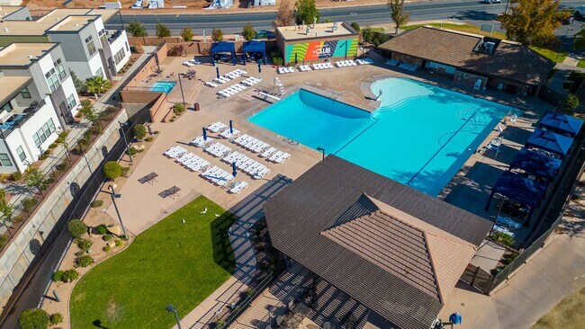 Building Photo - LUXURY GOLF COURSE CONDO - FULLY FURNISHED