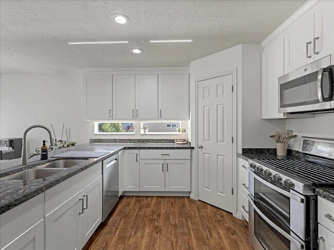 Building Photo - 991 Oldham Dr
