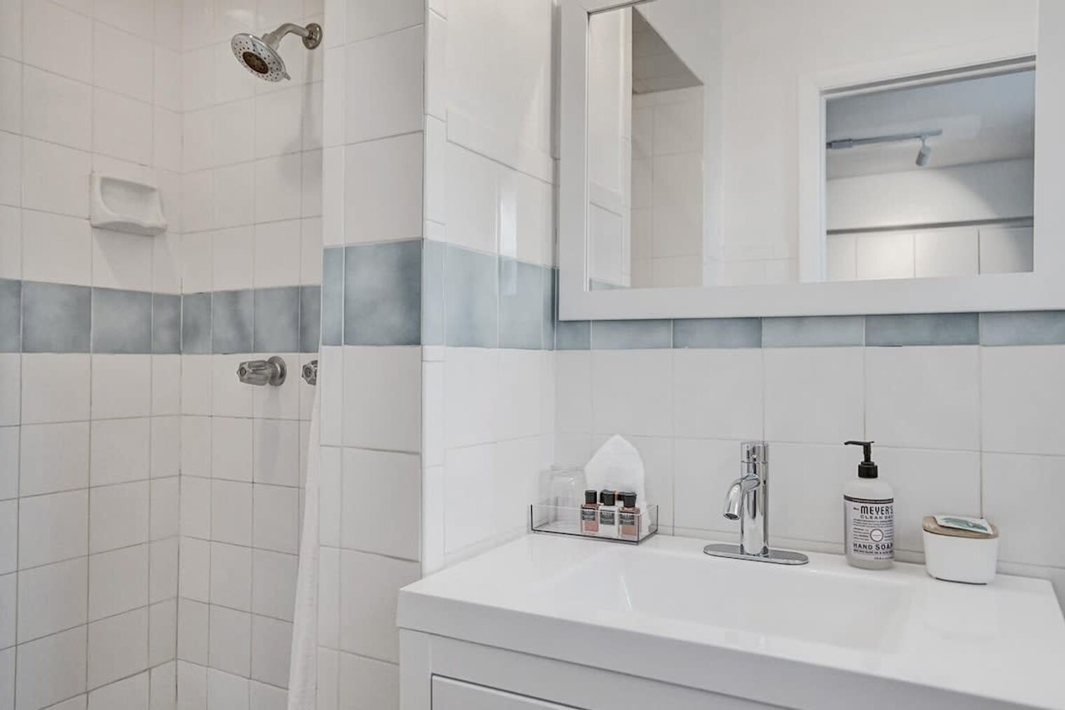 Building Photo - 810 S Surf Rd