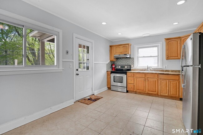 Building Photo - 42 Hartford Ave