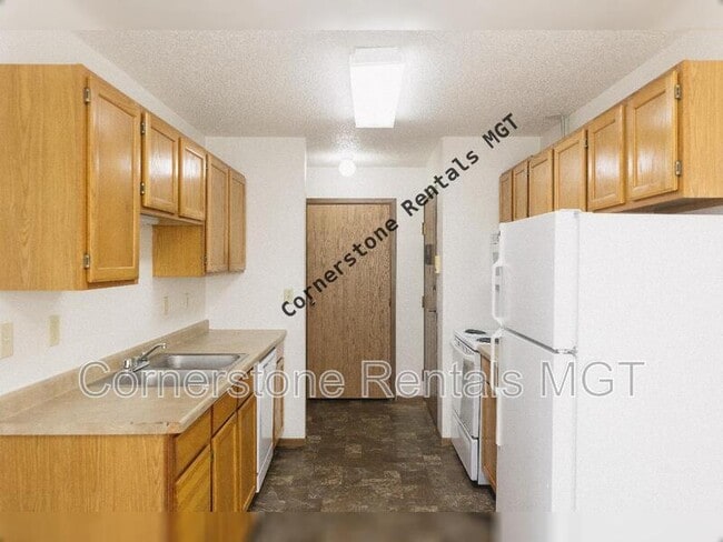 Building Photo - 1401 12th St E