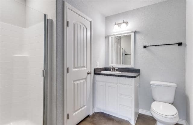 Building Photo - 513 S Spears St