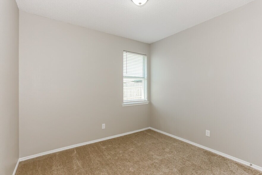 Building Photo - 6421 Freshwater Ln
