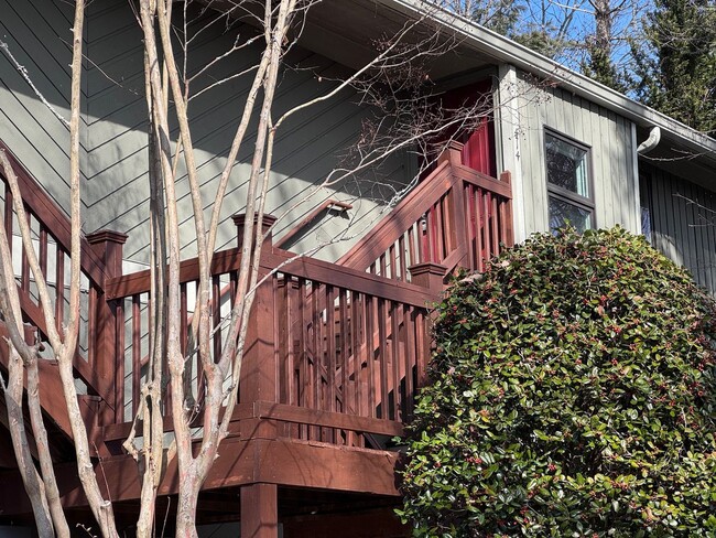 Building Photo - Central AVL Condo - Huge Deck, Views and Community Pool