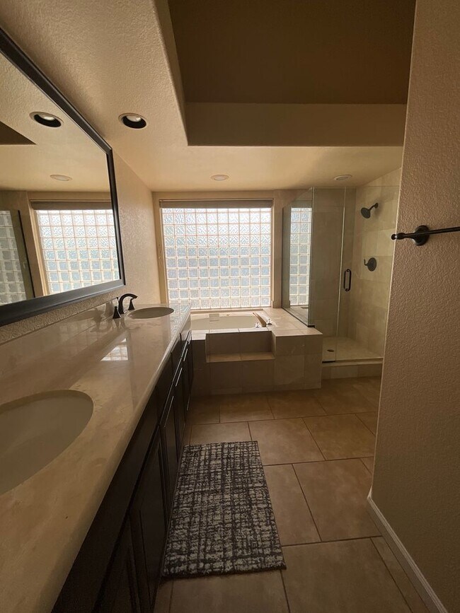 Building Photo - Pool home in Palm Desert
