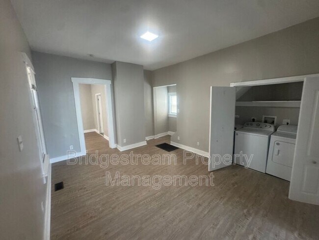 Building Photo - 61 S Torrence St