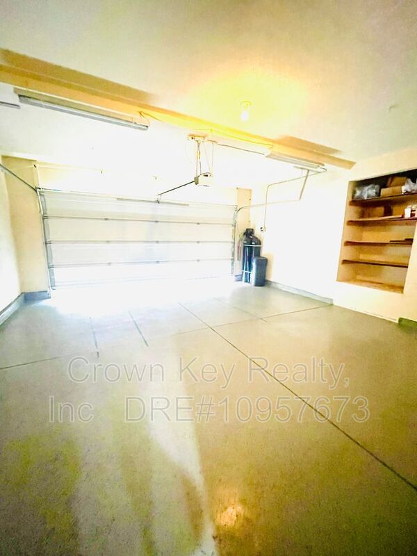 Primary Photo - 611 W Strauss Dr