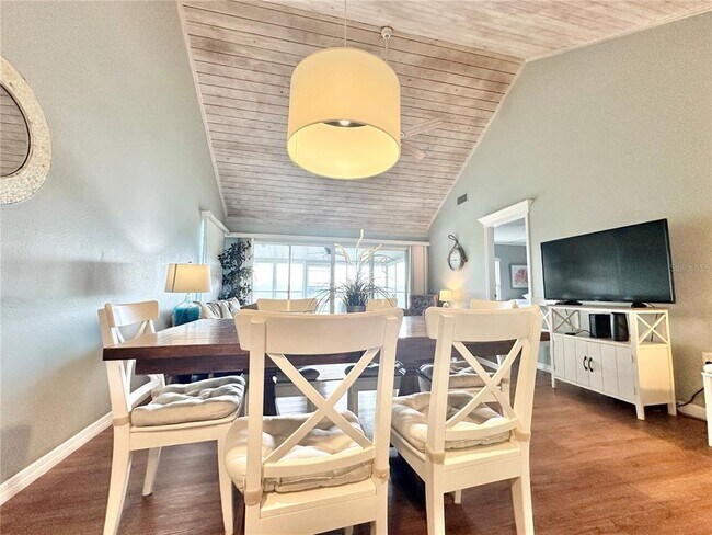 Building Photo - 1096 Villa Ln
