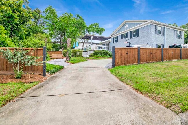 Building Photo - 421 Woodbine Dr