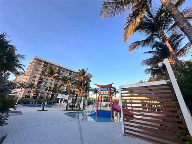 Building Photo - 9225 Collins Ave