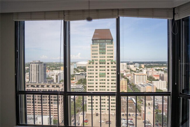 Building Photo - 1 Beach Dr SE