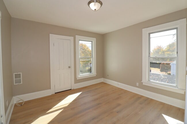 Building Photo - 154 Hawthorne Ave