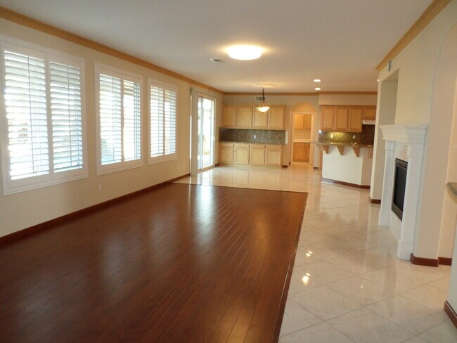 Building Photo - Gorgeous 4 bedroom 2.5 bath Temecula Home ...