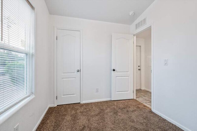 Building Photo - 5505 N Shannon Rd