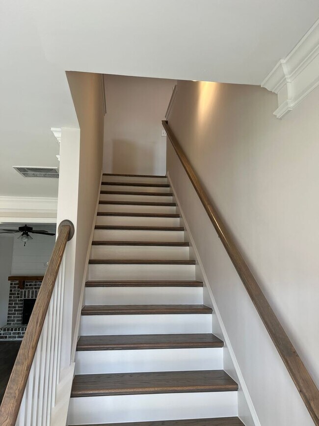 Building Photo - *** COMING SOON! *** Exquisite Rental Home Features 4 Beds, 2.5 Baths in John's Landing!
