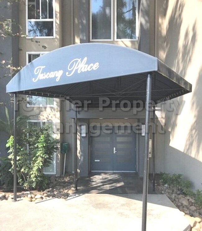 Building Photo - **Ground-Floor 1 Bed / 1 Bath Condo Near S...