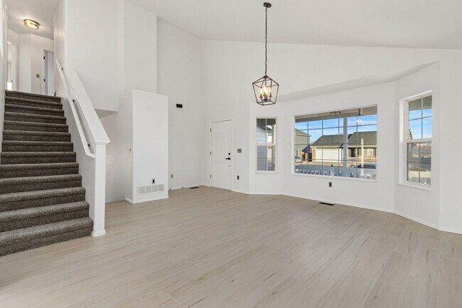 Building Photo - Fully Renovated Single Family Home! Severa...
