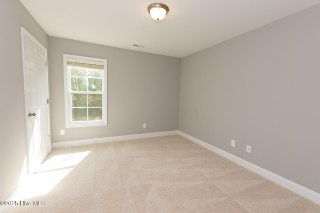 Building Photo - 608 Feather Ct
