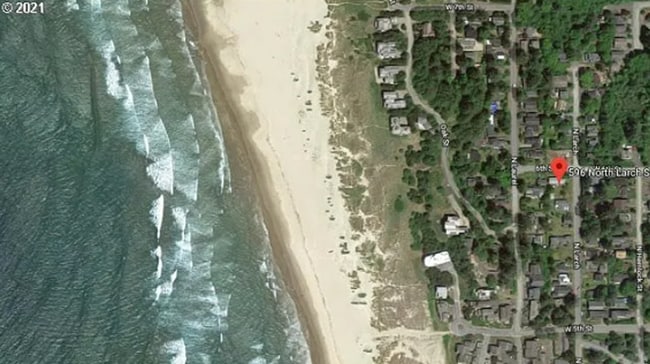 Building Photo - Beautiful 4 Bed, 3 Bath Walking Distance to the Beach!!!