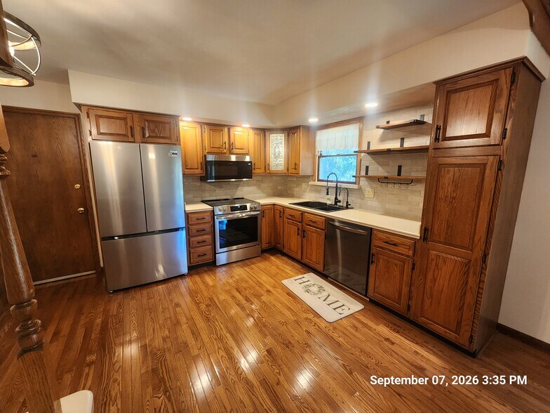 Kitchen - 218 1/2 Wyalusing St