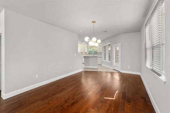 Building Photo - 2311 Santa Rita St