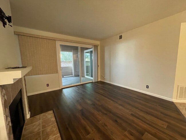 Building Photo - Spacious Dual Master in Laguna Niguel