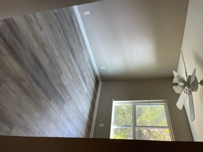 Building Photo - Kahului Ikena 3rd Floor, 2 bedroom/ 2 bathroom Apartment with Parking