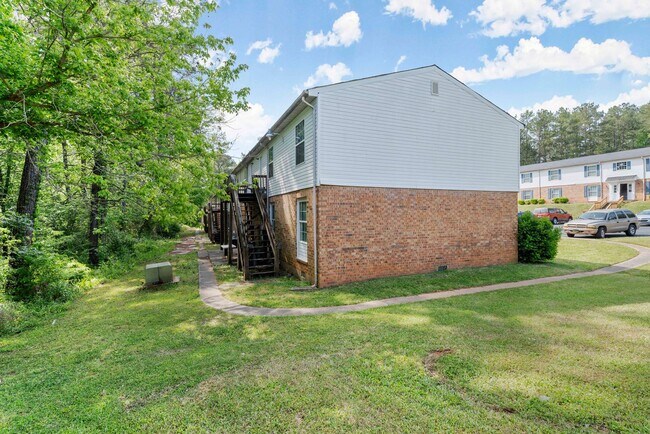 Building Photo - 2 Bedroom Availability