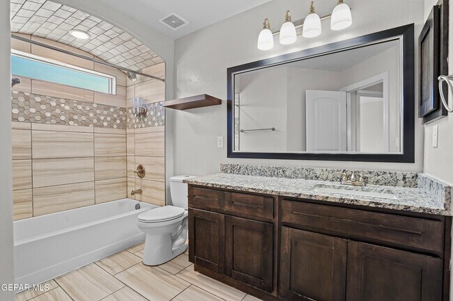 Building Photo - 585 Issa Circle