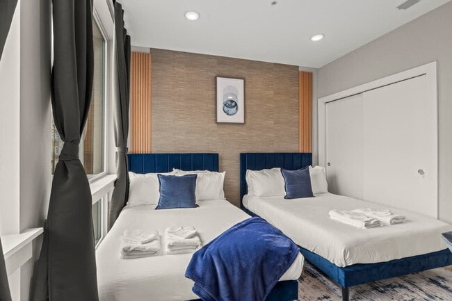 Building Photo - 916 N Delaware Ave