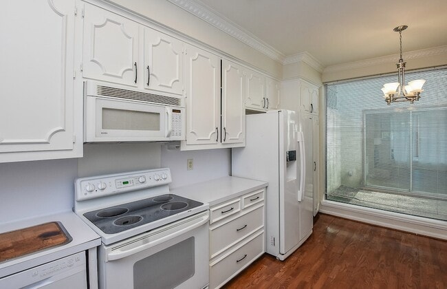 Building Photo - 9703 Briar Forest Dr