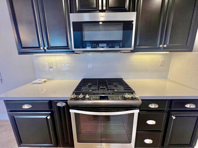 Building Photo - Application Pending! Lovely 4 bedroom 2.5 ...