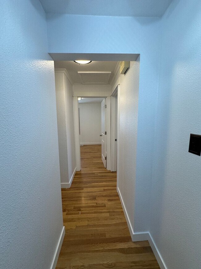 Building Photo - 2414 W. Bruneau Ave. 4 Bedroom, 2 bath!