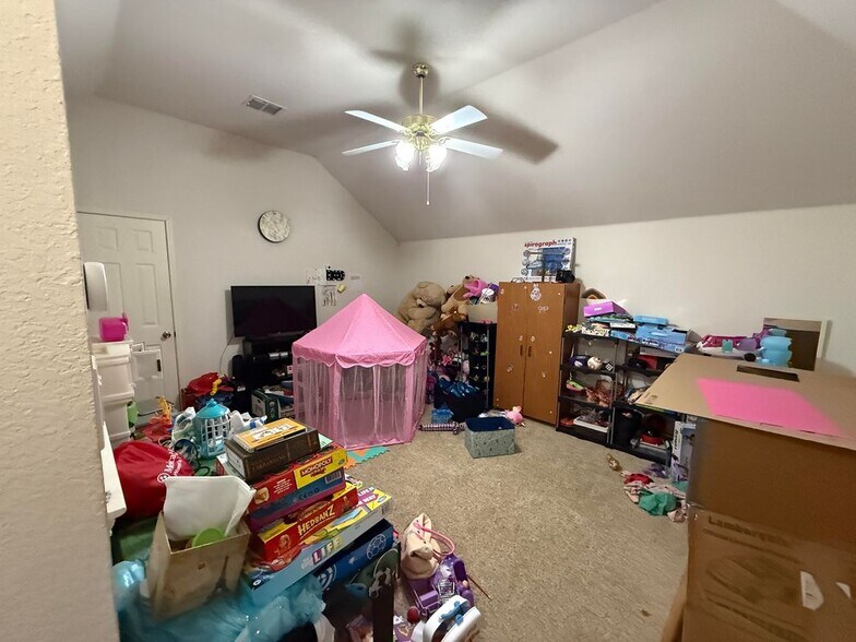 Building Photo - 1619 Mineral Springs Dr