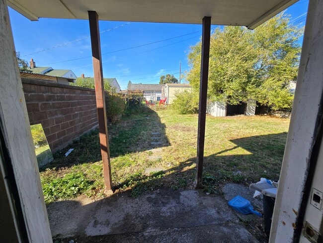 Building Photo - Northside Spokane! Available Now! Move In ...