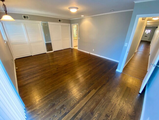Building Photo - Remodeled Westgate Home with Attached Prof...