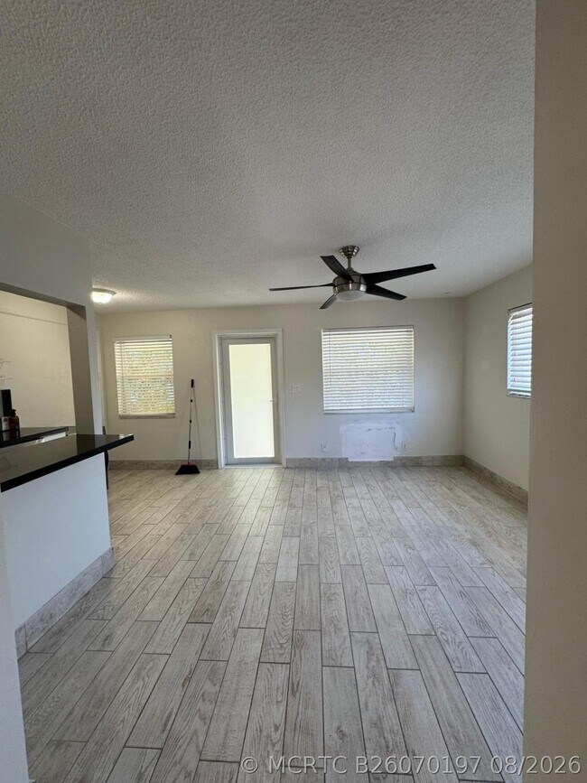Building Photo - 340 SW 16th Ct