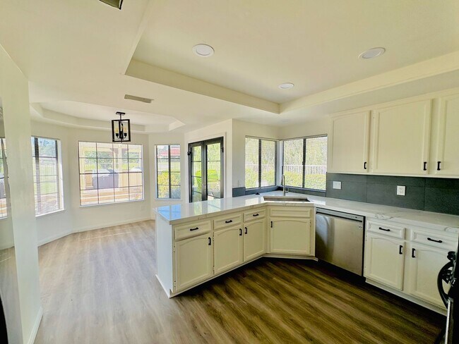 Building Photo - 3 bed single story home for rent  in  Shadowridge Community on the Greens