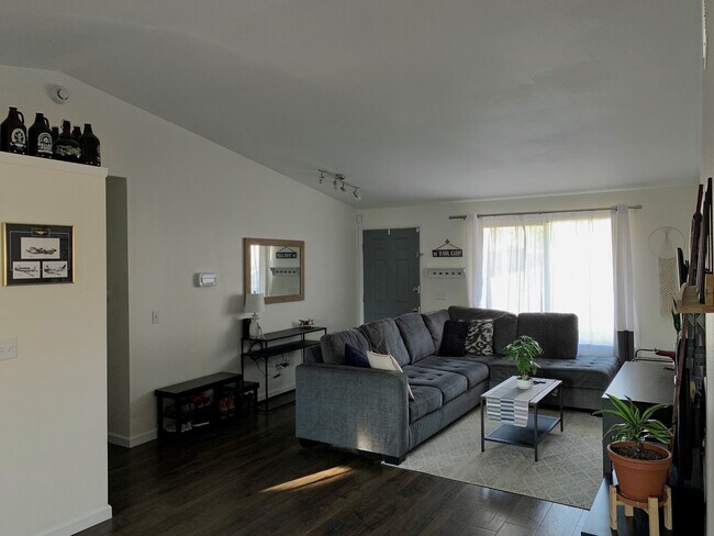 Building Photo - 4603 Guemes View