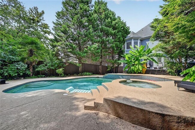 Building Photo - 1159 Thornwell Dr NE
