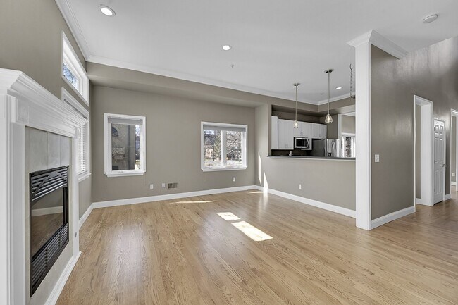 Building Photo - $3,150.00 - 2 Beds, 2.5 Baths, Apartment i...
