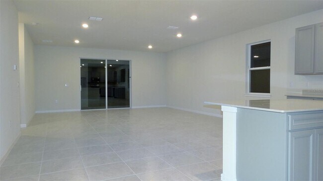 Building Photo - 7641 Syracuse Dr