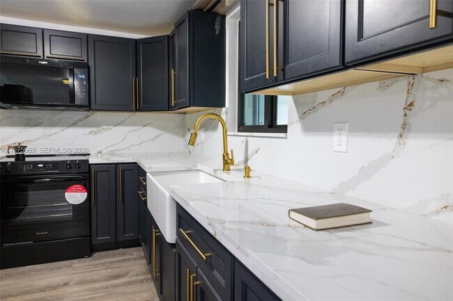 Building Photo - 3401 SW 17th St