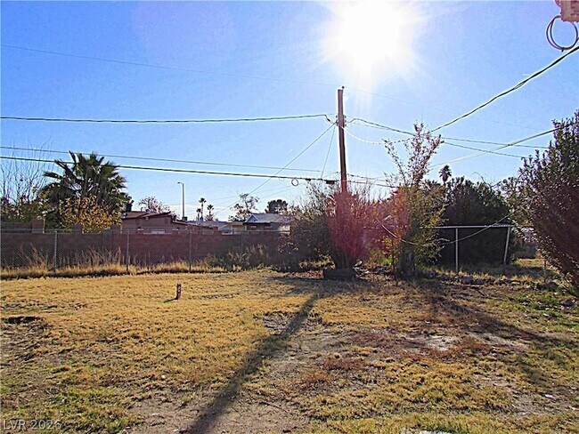 Building Photo - 405 S 15th St