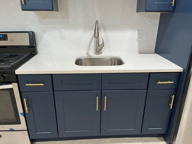 Building Photo - Recently Remodeled 2 bedroom 1 bath