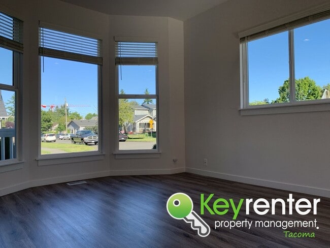 Building Photo - Newly Remodeled Centrally Located Tacoma H...