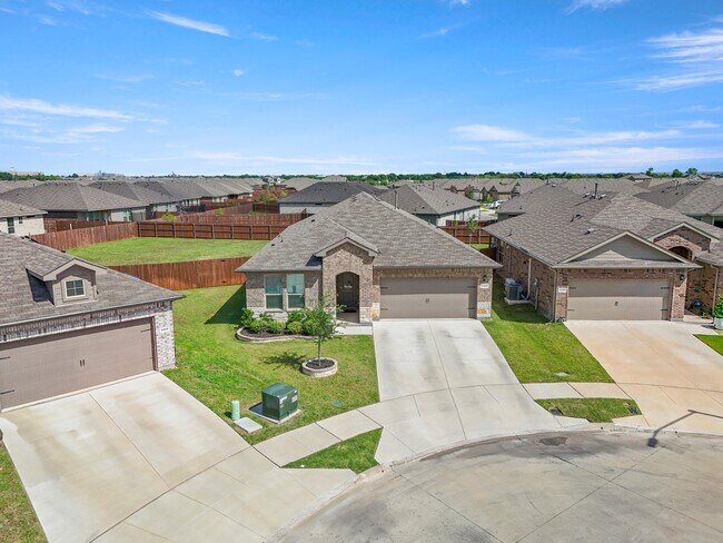 Building Photo - 5405 N Wind Ln