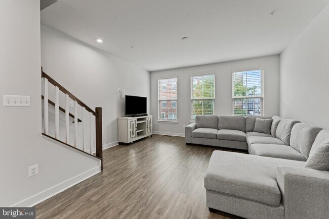 Building Photo - 224 S Newkirk St