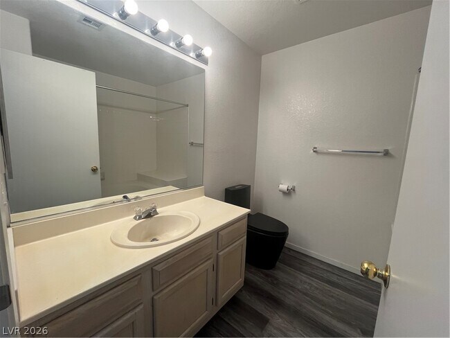 Building Photo - 5415 W Harmon Ave